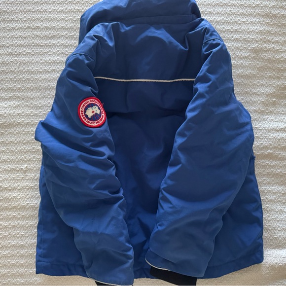 Canada Goose down jacket size 6-7 l - Picture 2 of 4